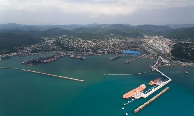 Морські дрони атакували російський порт Туапсе — відео