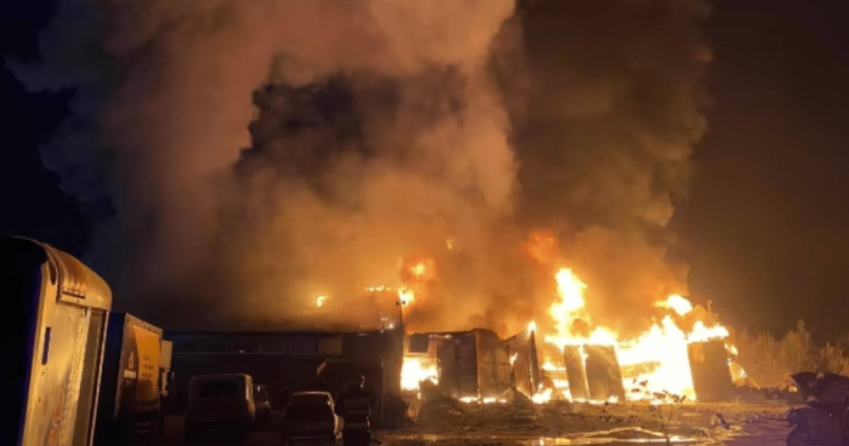 A large-scale fire broke out in Yaroslavl, Russia — photos and video