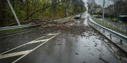 Негода в Україні забрала життя двох людей