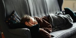 Почему после обеда хочется спать: 10 причин