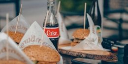 Чому Coca-Cola у McDonald’s смакує інакше: справа не в секретному рецепті