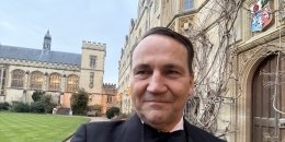 Сікорський дав відсіч Маску