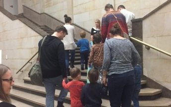 "Горошки у смужку" або де малечі пізнавати світ