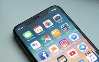 Gorilla Glass против UTG: зачем Galaxy Flip 8 использует радикально разные стекла