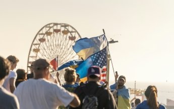 Більшість американців залишаються на боці України