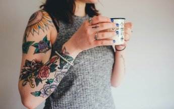 Дизайни, в яких варто замовити тимчасові тату від Арлі Сайн на весну