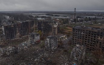The occupiers are accumulating troops and equipment on the southern outskirts of Myrnograd