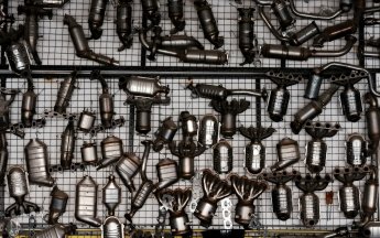 Як безпечно купувати автозапчастини онлайн у 2025-му: великий гайд із практичними чек-листами