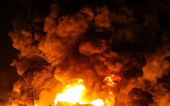 Ukrainian soldiers continue to destroy Russian military facilities