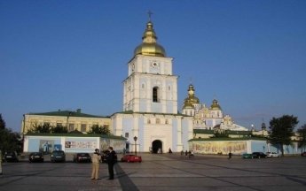 Площадь в центре Киева превращают в торжественную парковку