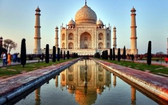 Тадж Махал считается символом Великой любви, воплощенной в камне