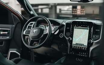 Автомобільний пилосос: як підтримувати салон чистим без поїздки на мийку