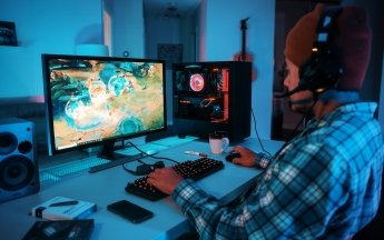 Скіни у CS2 за ціною елітного спорткара: як візуал інвентаря впливає на економіку кіберспорту?