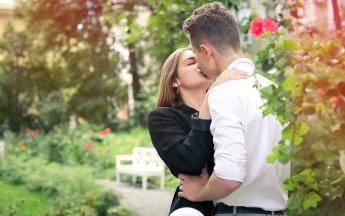 Британец хочет получить бешеную сумму после неудачного поцелуя с девушкой