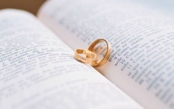 Обручальные кольца из золота: что сейчас модно