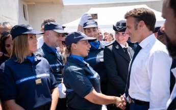 Авантюрная затея французской студентки поразила Макрона