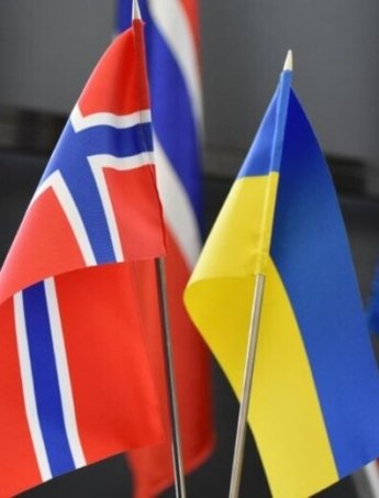 Прапори України та Норвегії