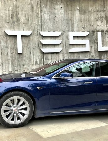 Чому Tesla досі не списали: що тримає компанію на ринку електрокарів