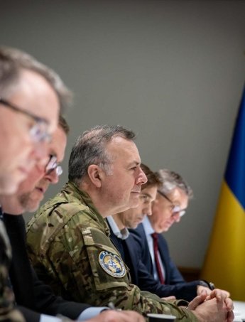 Що відомо про візит делегації НАТО в Україну