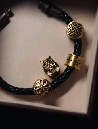 Новий романтизм: чому чоловіки знову обирають складні орнаменти та гравіювання