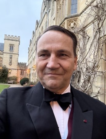 Сікорський дав відсіч Маску