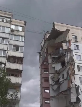 Зруйнована багатоповерхівка в Бєлгороді
