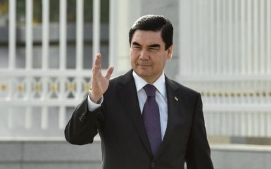В Туркмении запретили очереди за продуктами, чтобы не вредить имиджу туркменбаши