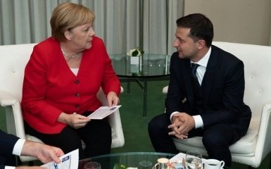 Зеленський та Меркель провели екстрені переговори щодо Донбасу