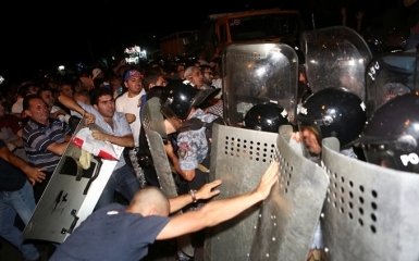 Мітинг у Єревані: В результаті зіткнень вбито поліцейського: опубліковані фото та відео