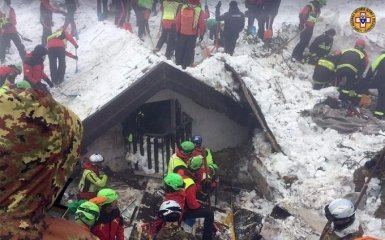 Трагедія з готелем під снігом в Італії: з'явилися нові подробиці і фото