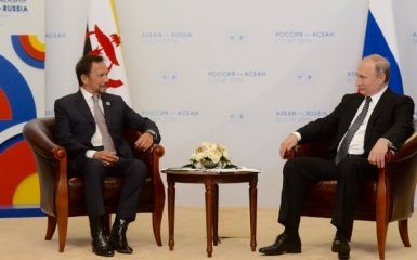 У Путіна посміялися зі взуття султана Брунею: опубліковані фото