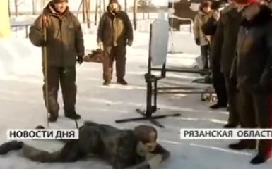 В сети посмеялись над российским роботом-военным с лыжной палкой в неожиданном месте: появилось видео