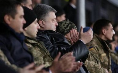 Не помогает, Петр Алексеевич: Порошенко порадовал сеть фото с футбола