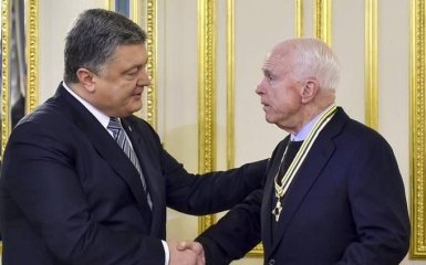 Порошенко вручил орден американскому другу Украины: появились фото и видео