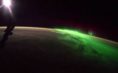 Астронавт показал видео перехода полярного сияния в рассвет, снятое с борта МКС
