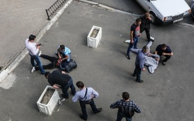 В Киеве задержали вооруженных людей, произошла стрельба: появились фото и видео