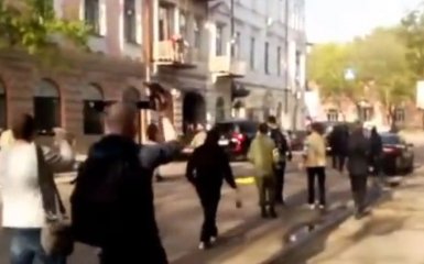 Появилось видео бегства экс-регионалов с форума в Харькове