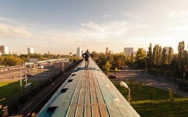 На Київщині підлітка вбило струмом, коли він катався на даху потяга