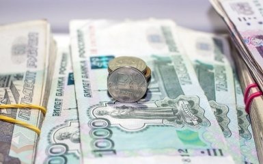 Догралися: рубль падає через напад Росії на українські кораблі