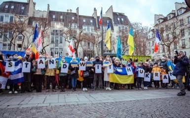 По всему миру проходят акции в поддержку Украины