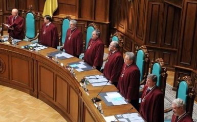 Глава Конституционного суда уволен: появились первые версии про причины
