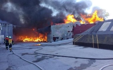 Пожар на фабрике под Киевом локализован, жертв нет - ГСЧС