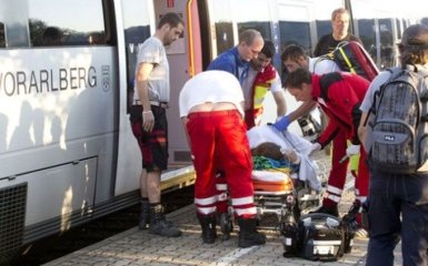 Сумасшедший устроил резню в австрийском поезде: появились фото