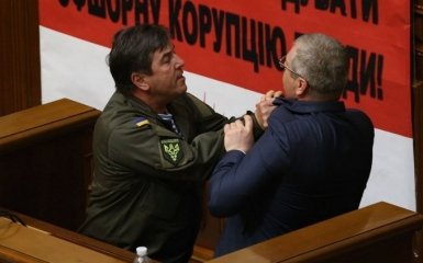 Депутаты в Раде устроили драку из-за языка: опубликованы фото и видео