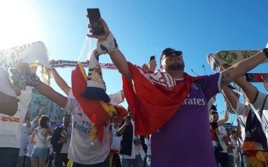 Как фанаты "Реала" и "Ливерпуля" гуляют по Киеву перед финалом Лиги чемпионов: яркие фото и видео