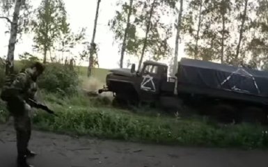 Чеченские добровольцы расстреляли грузовик с солдатами РФ — видео