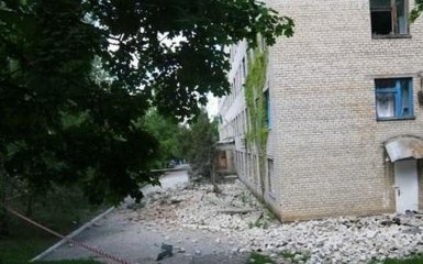 Обстрел боевиками Красногоровки: полиция показала новые фото последствий