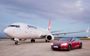 Автомобиль Tesla выиграл битву скорости у "Боинг-737": опубликовано видео