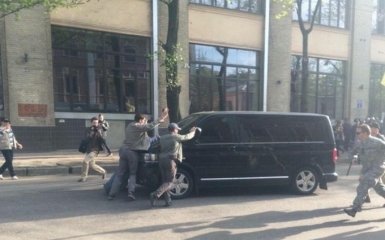 В Харькове разгорелись драки активистов с охраной экс-регионалов: появились фото и видео