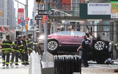 У Нью-Йорку автівка влетіла у натовп пішоходів: постраждало близько 20 осіб, одна людина загинула